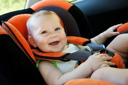Im Auto mit Kleinkindern gilt im Sommer höchste Wachsamkeit © aleksey ipatov - Fotolia.com