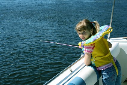 Angeln ist toll - egal, ob nach Fischen oder alten Schuhen © Kelly Kane - Fotolia.com