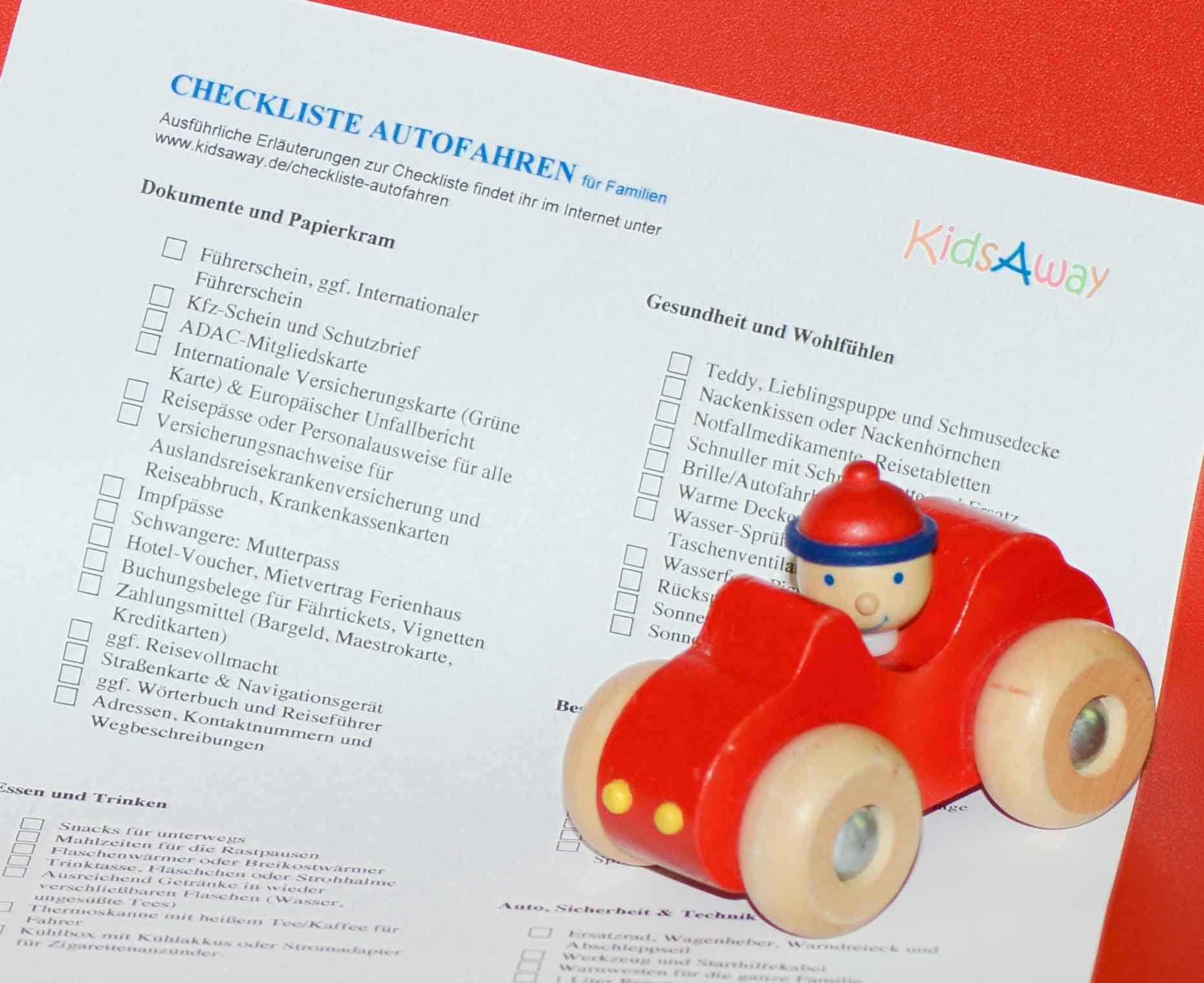 Packliste für lange Autofahrten mit Kind - was muss mit? © KidsAway.de