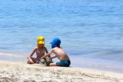 Baden im Strandbad oder am Baggersee: das lieben Kinder und Eltern © Jürgen Fälchle - Fotolia.com