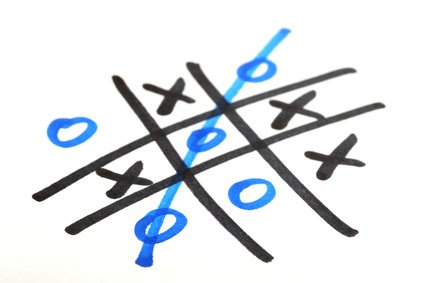 Zettel und Stift eröffnen ein Universum von Spielideen: zum Beispiel Tic Tac Toe © Sascha Burkard - Fotolia.com