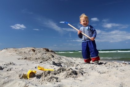 Schaufelspaß am Ostseestrand - den gibt es auch im Herbst!