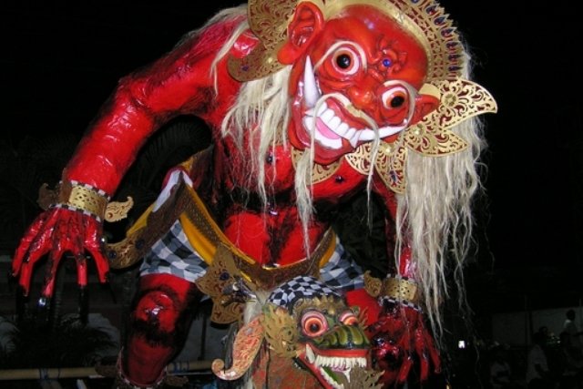 Gruselige Figuren beim Nyepi-Fest auf Bali © Flickr/Andy Dawarman