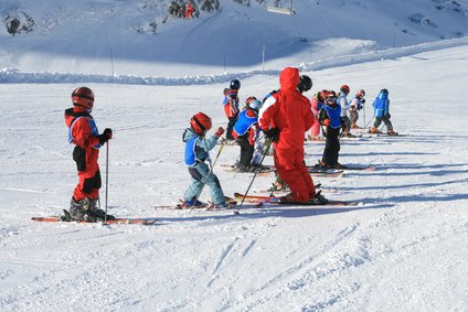 Kinderfreundliche Skischulen mit sicheren Übungsstrecken gehören zu den Kriterien © Moreno Novello - Fotolia.com