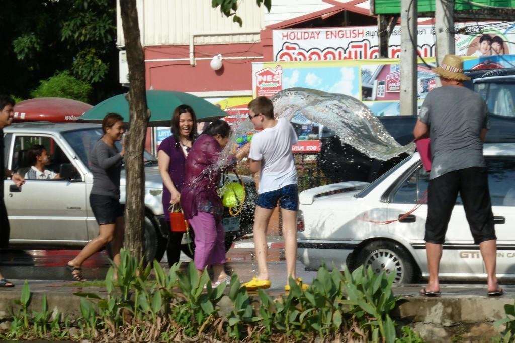 Beim Songkran-Festival in Thailand geht es feuchtfröhlich zu © Cristina