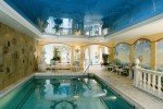 Im Schwimmbad entspannen © Göbel Hotels