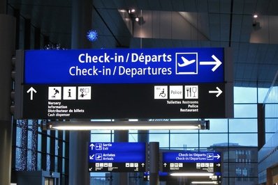 Auch am Flughafen müssen Eltern aufpassen © FMUA - Fotolia.com