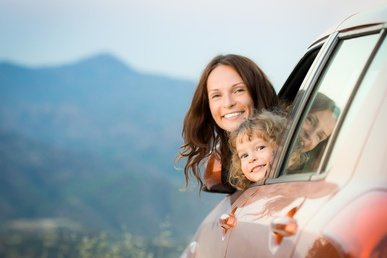 Im Auto mit Baby und Kleinkind reisen - kein Problem © Sunny studio - Fotolia.com