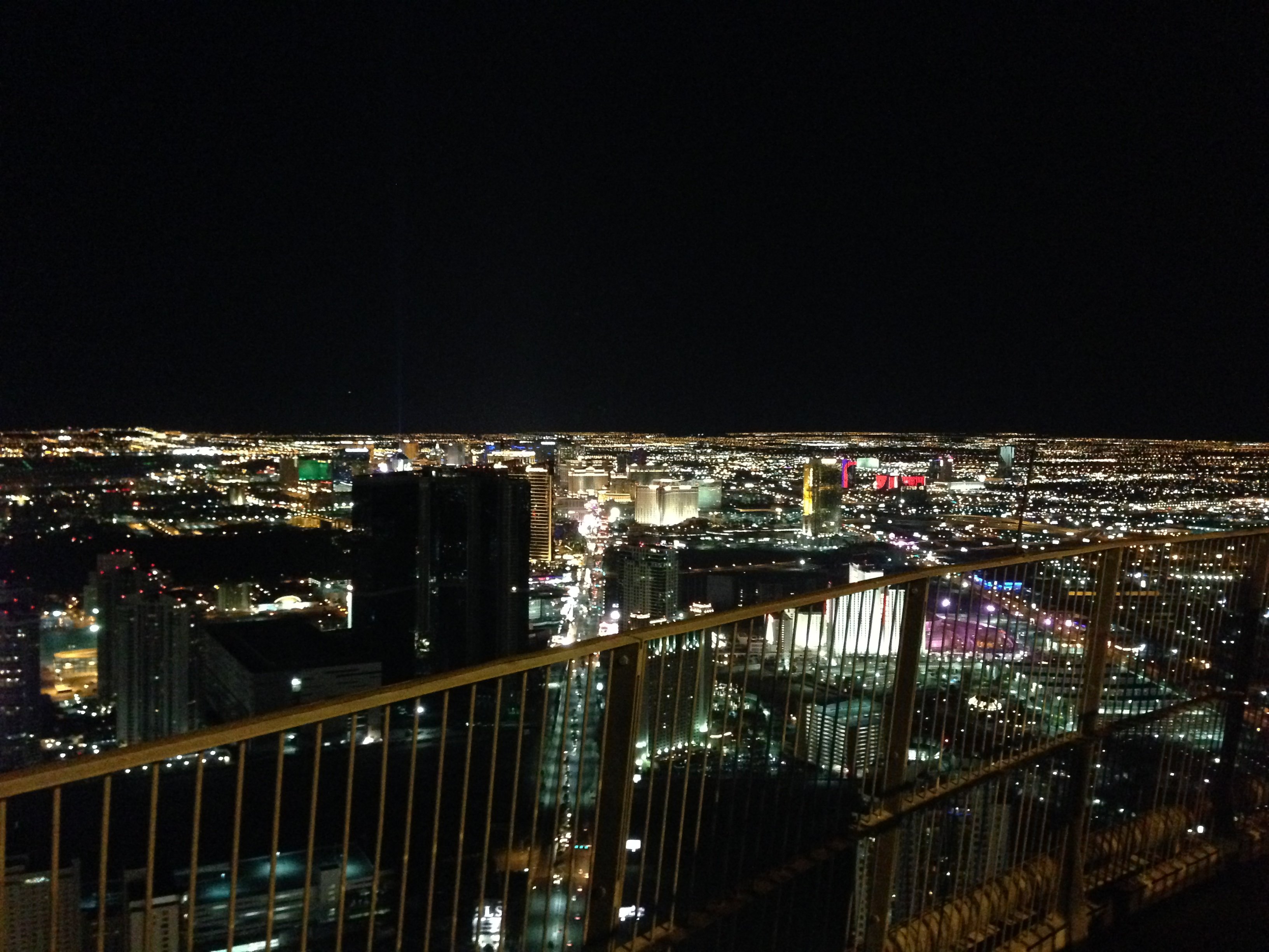 Las Vegas bei Nacht vom Stratosphere Tower  © Mit Kinderaugen