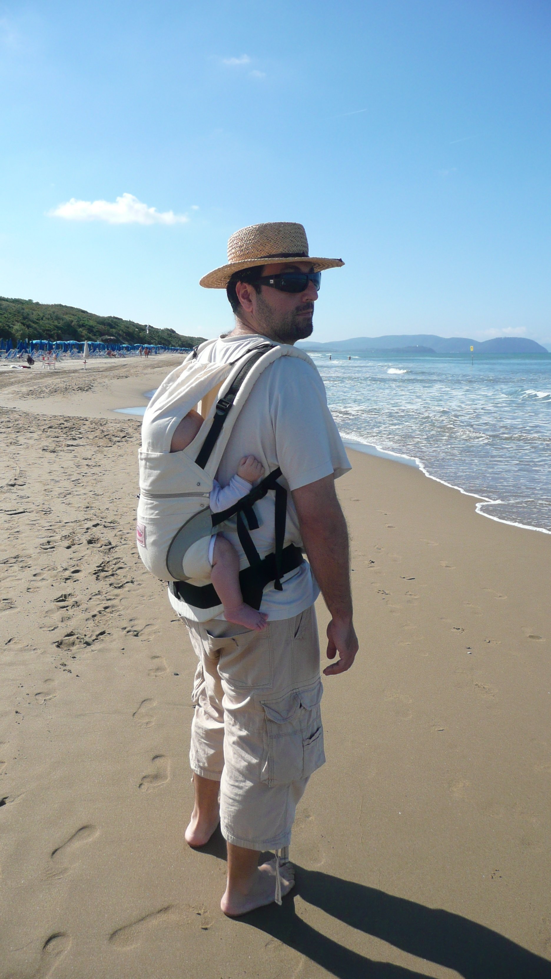 der erste Strandspaziergang mit Papa © MOHI Travel