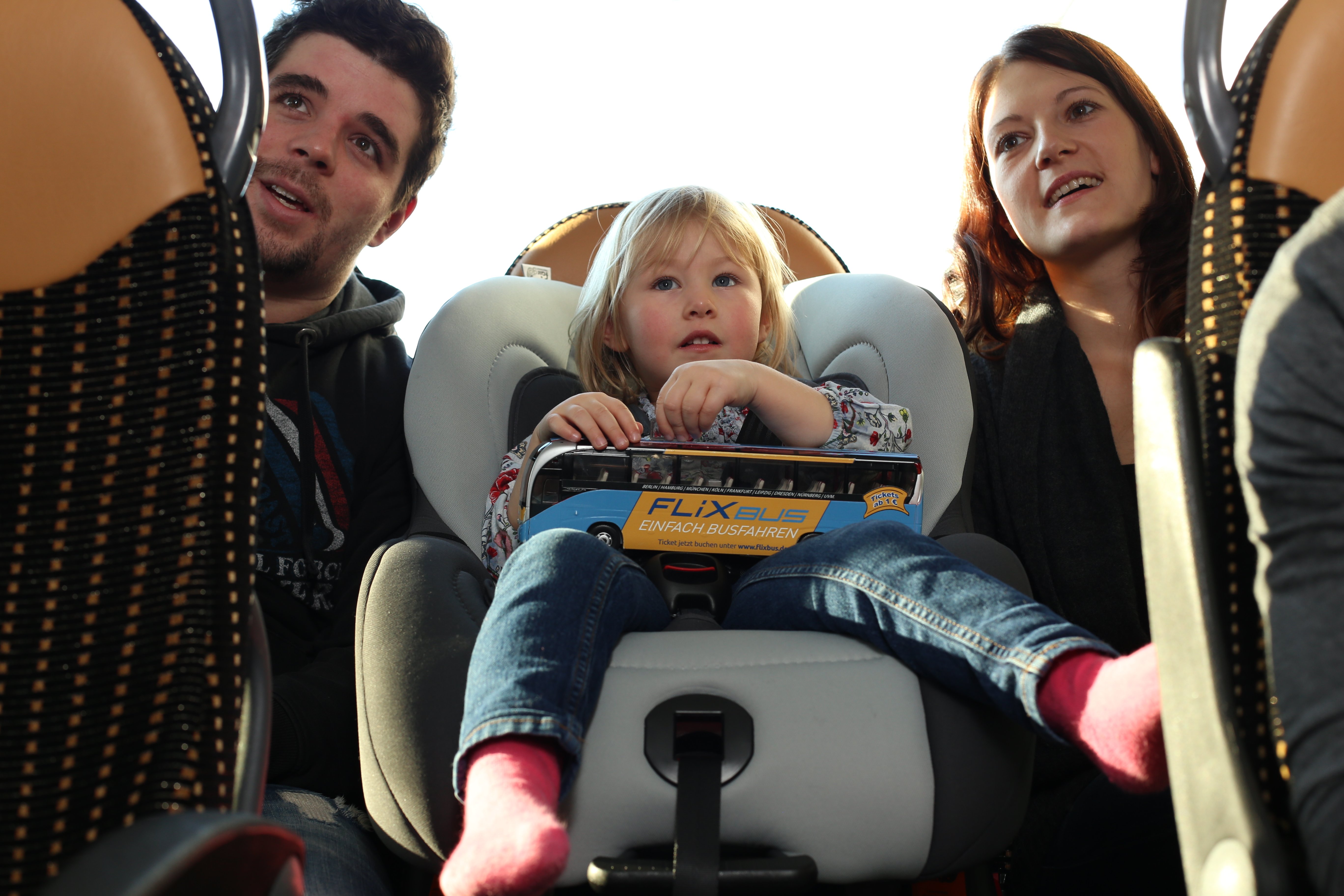 Fernbusse sind auch für Familien mit Kindern eine Option © Flixbus