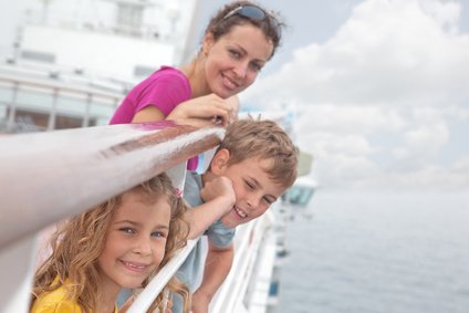 Angebote für Kinder gibt es auf vielen Kreuzfahrtschiffen - aber für Babys? © pavel losevsky - Fotolia.com