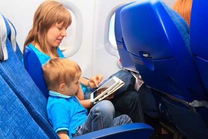 Spielen im Flugzeug - aber nachher ordentlich verstauen! © nadezhda1906 - Fotolia.com Spielen im Flugzeug - aber nachher ordentlich verstauen! © nadezhda1906 - Fotolia.com