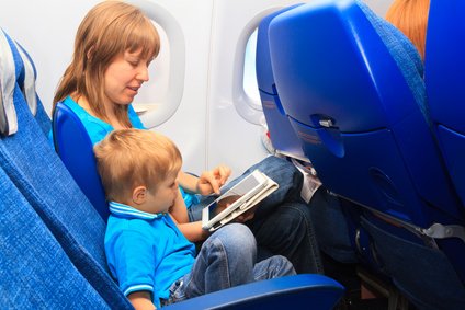 Spielen im Flugzeug - aber nachher ordentlich verstauen! © nadezhda1906 - Fotolia.com