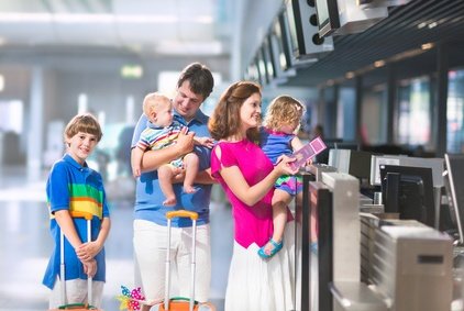 Mit viel Gepäck in den Urlaub - für Familien normal © famveldman - Fotolia.com