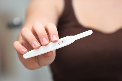 Mit dem Schwangerschaftstest beginnt eine neue Reise-Ära © B. Wylezich - Fotolia.com