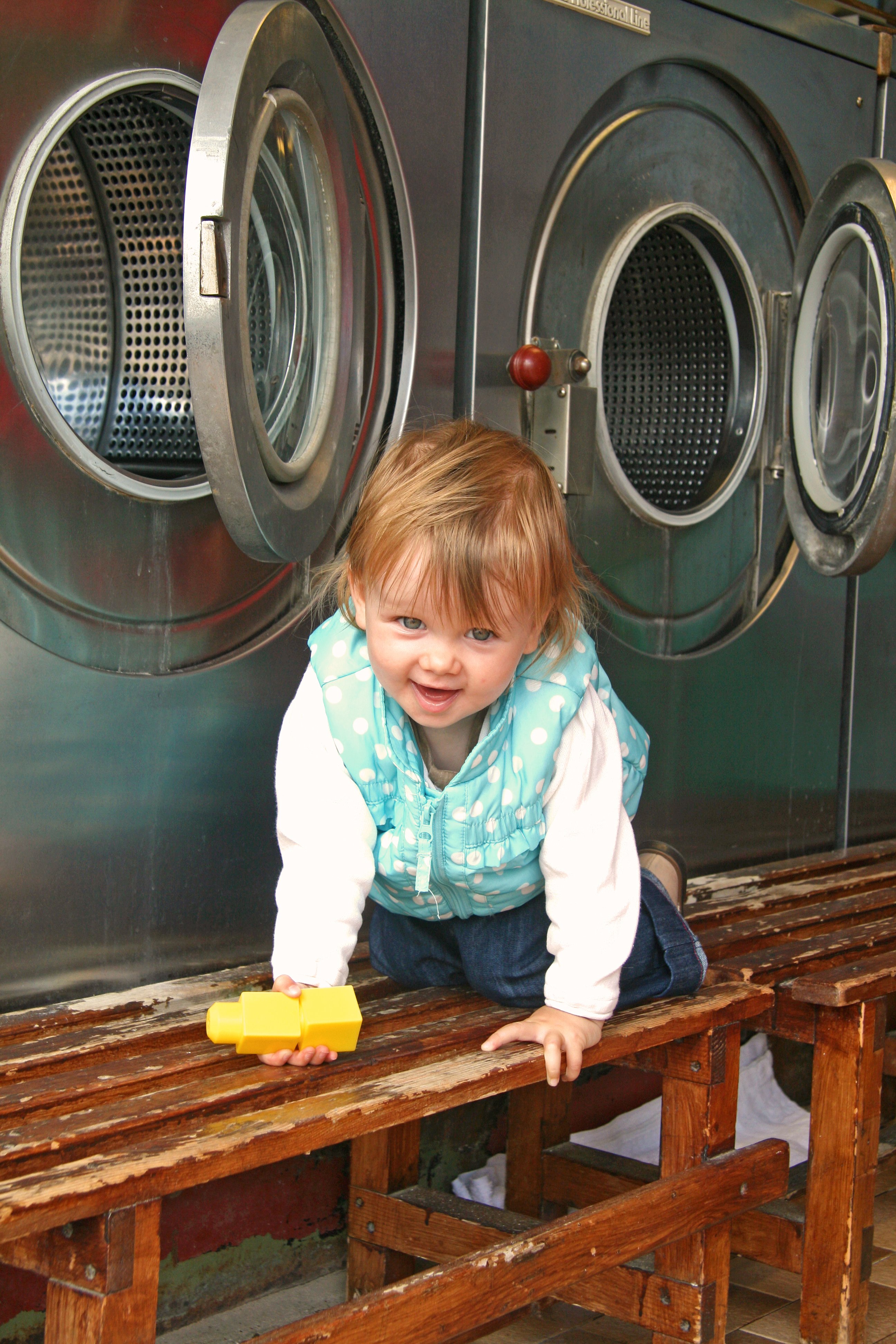 Kinder finden Waschsalons spannend. © Susanne Frank