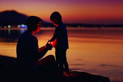 Auch abends und nachts kann man mit Kindern spannende Sachen unternehmen © Olesia Bilkei - Fotolia.com Auch abends und nachts kann man mit Kindern spannende Sachen unternehmen © Olesia Bilkei - Fotolia.com