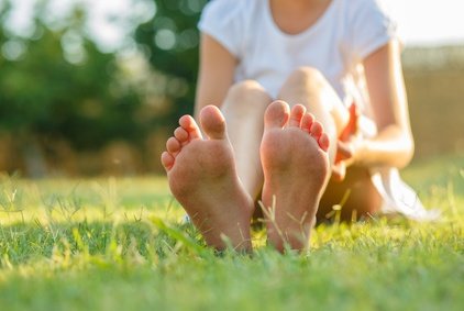 Ein falscher Schritt, und schon hat eine Biene oder Wespe zugestochen © cherryandbees - Fotolia.com Ein falscher Schritt, und schon hat eine Biene oder Wespe zugestochen © cherryandbees - Fotolia.com