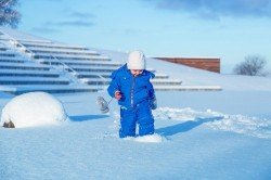 Mit ein paar Verhaltensregeln bleiben Kinder auch im Winter fit