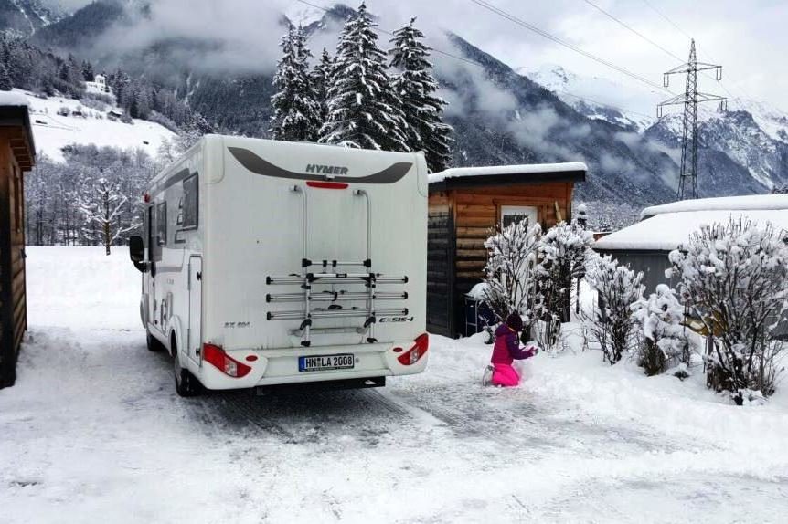 Ein winterfestes Wohnmobil ist ein kuscheliges Familienquartier © outdoorkid.de