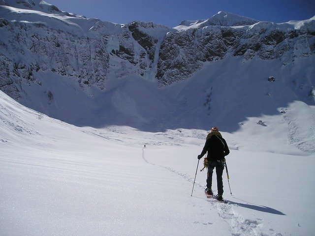 Auf Schneeschuhen entdeckt man die Natur ganz in Ruhe © Pixabay Auf Schneeschuhen entdeckt man die Natur ganz in Ruhe © Pixabay