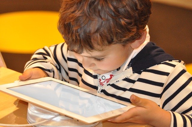 Tablet & Co. sind für Kinder einfach faszinierend - leider © Pixabay Tablet & Co. sind für Kinder einfach faszinierend - leider © Pixabay