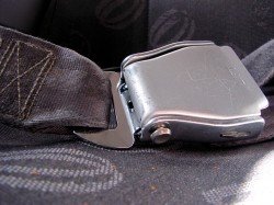 Fliegen mit Schlaufengurt oder Beckengurt - warum?