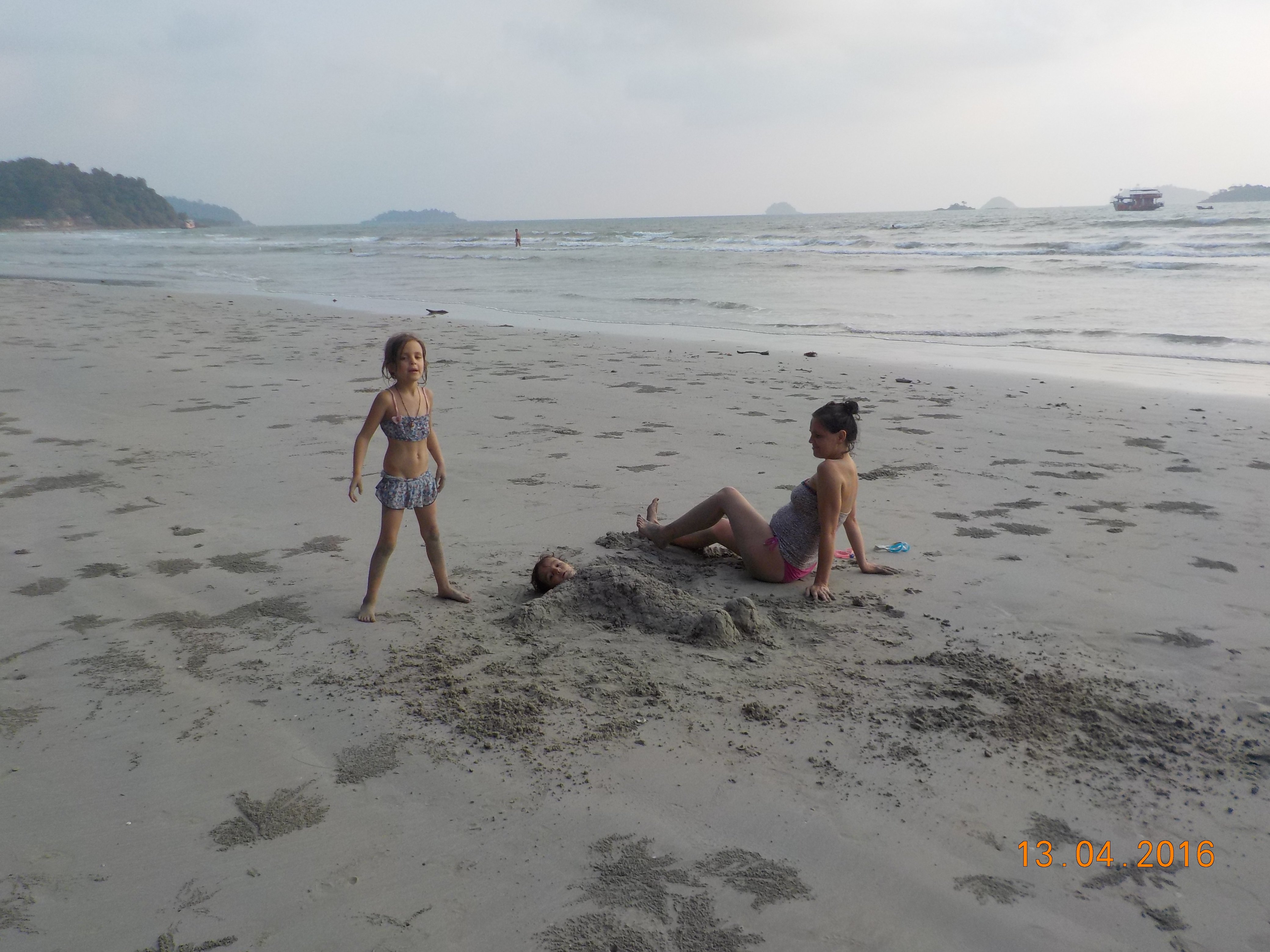 Strand und Meer sind mit Babybauch doch das Beste © Nicole Lazrak