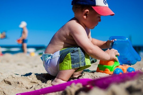 So macht Autofahren Spaß - Sonnenschutz für Kinder im Auto mit lustigen  Tieren - Sonnenblende Baby 