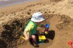 Nick voll beschäftigt am Strand © melaniesandra