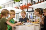 Kinderkompatible Speisekarten gibt es in allen Sauerländer Familienhotels © Schmallenberger Sauerland/Sabrinity