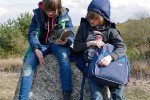 Wanderpause auf Hiddensee (Tour 27 aus dem neuen Buch »Ostseeküste Mecklenburg-Vorpommern mit Kindern«). Foto: Lena Marie Hahn © Naturzeit Verlag