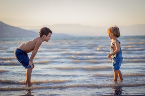 Passende Kinderbademäntel für den Urlaub – Darauf solltet ihr achten