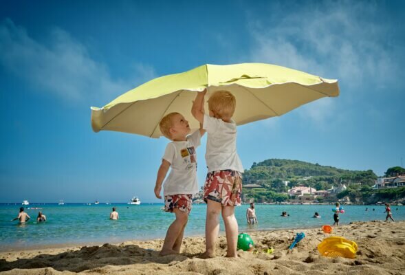 Sonnenbrand bei Kindern verhindern - Sonnenschutz